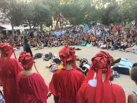 Un momento durante la performance escenificada en Vara de Rey