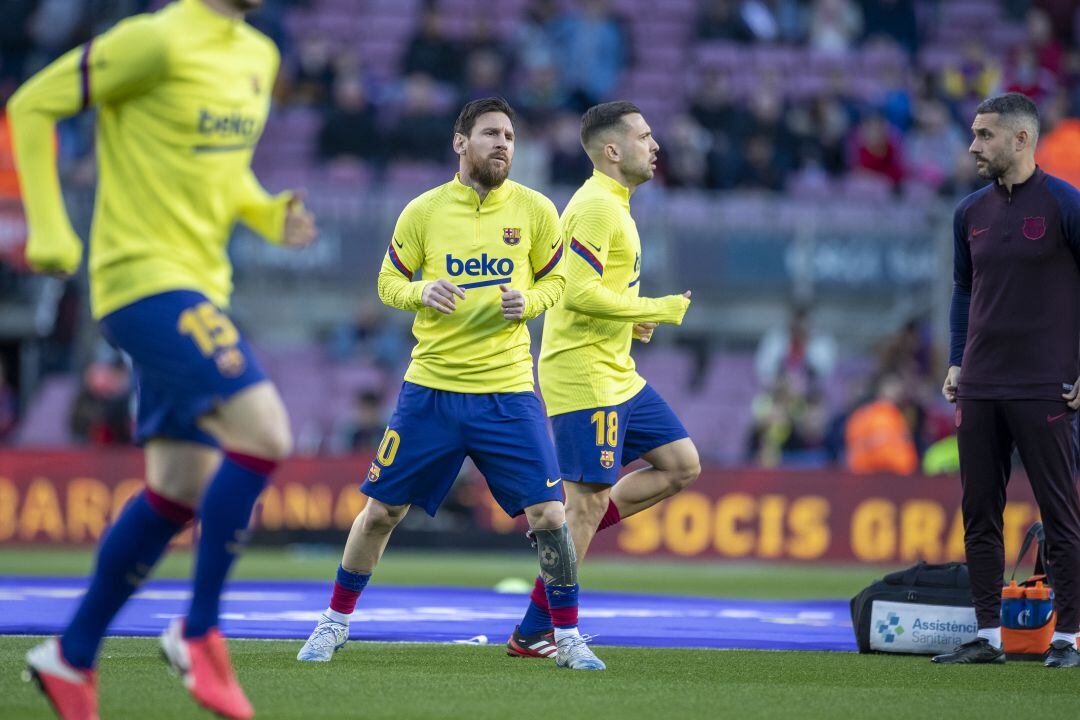 Los jugadores del Barça calentando. 