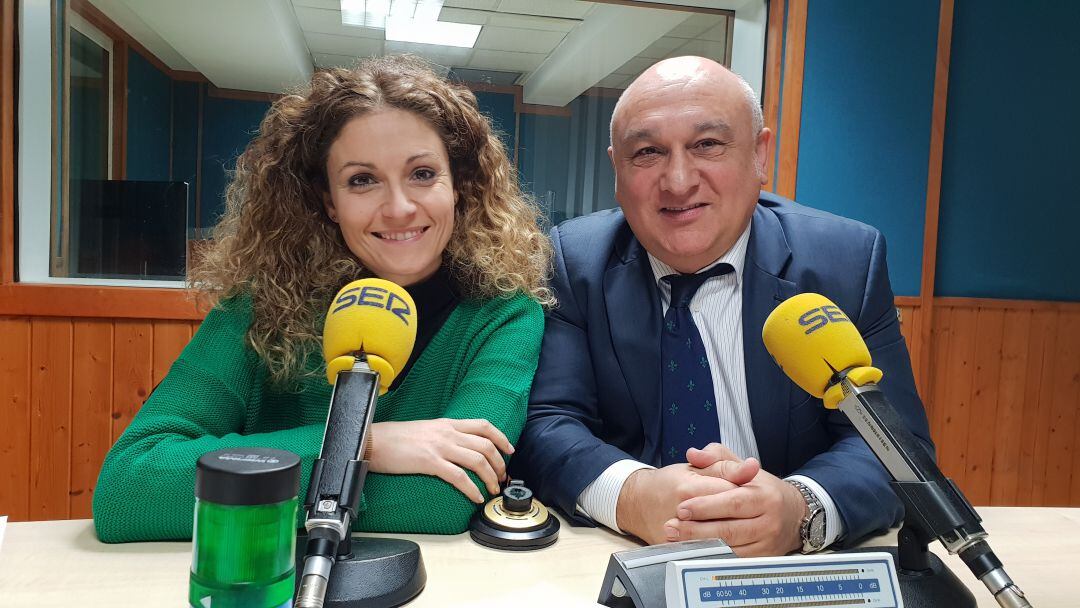 Ainoa Quiñones y Miguel del Río en el estudio de La Ventana de Cantabria 