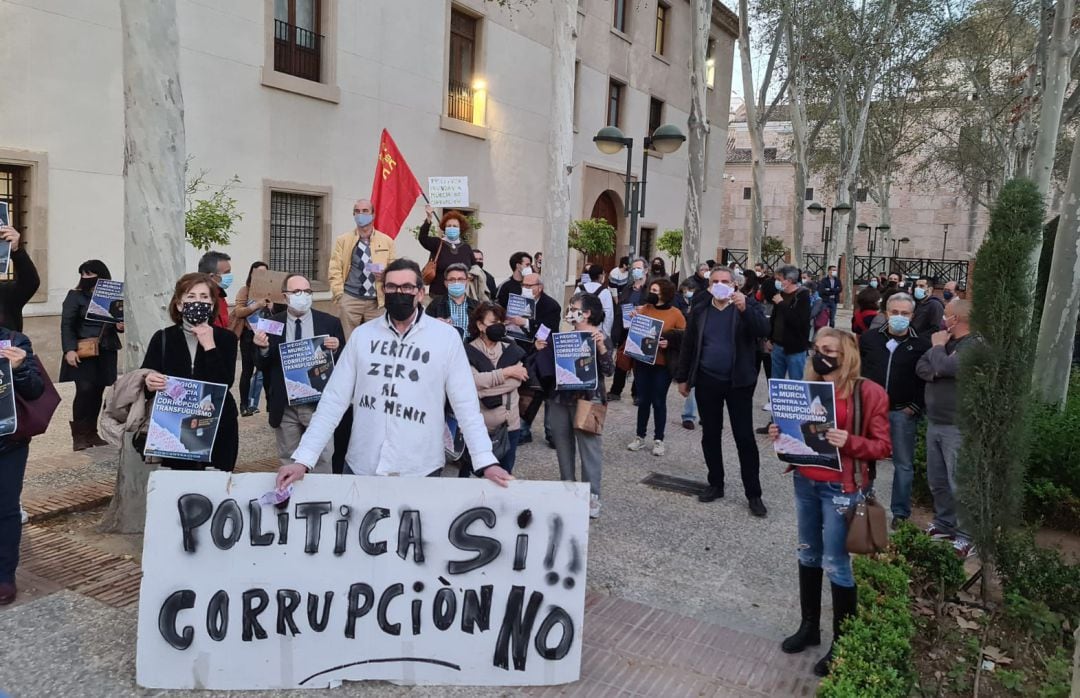 Prostesta frente a San Esteban