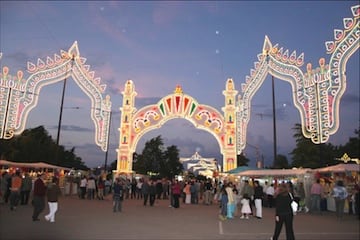 Arcos lumínicos en la entrada del ferial de Puertollano