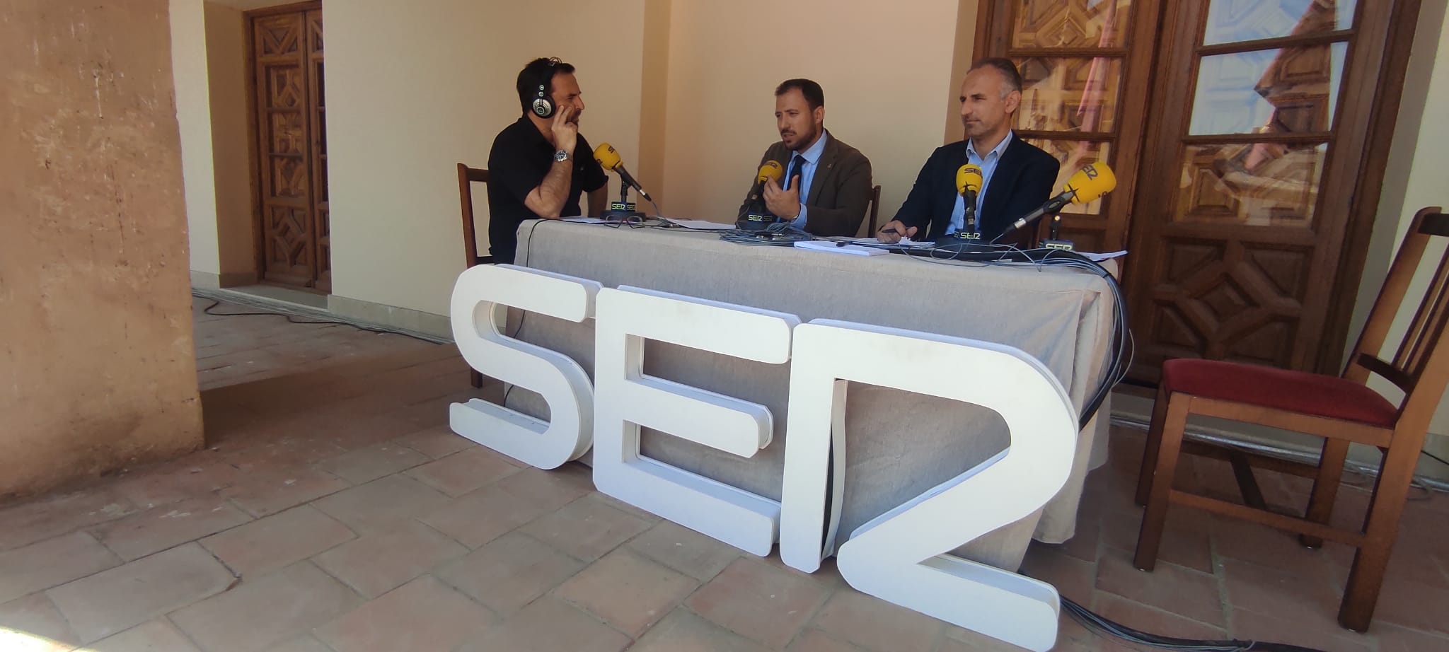 Miguel Meroño, periodista de Radio Lorca y Francisco Morales, vicealcalde y Francisco Ibáñez, director de Limus