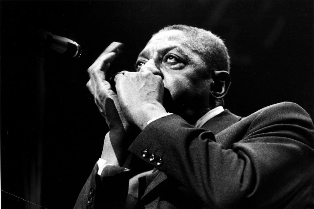 Sonny Boy Williamson II durante una actuación