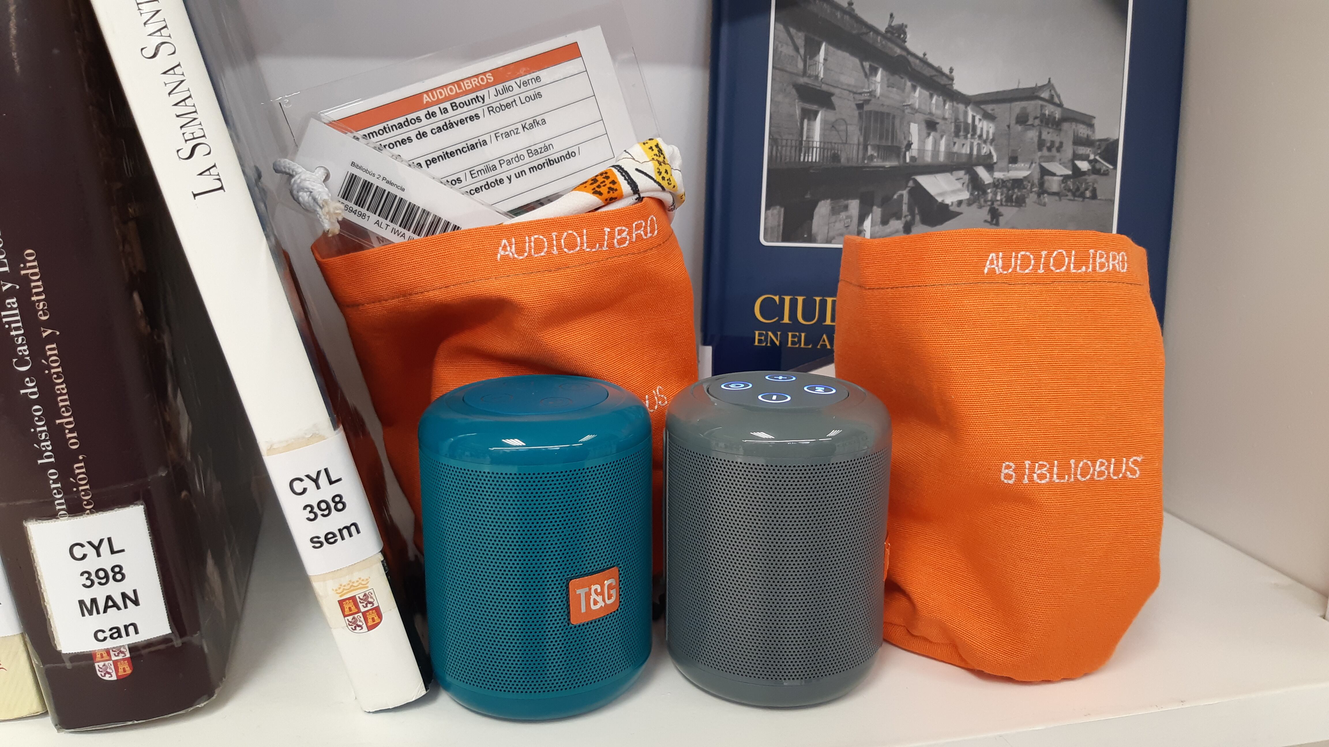 Los bibliobuses de Palencia comienzan a prestar altavoces con audiolibros integrado