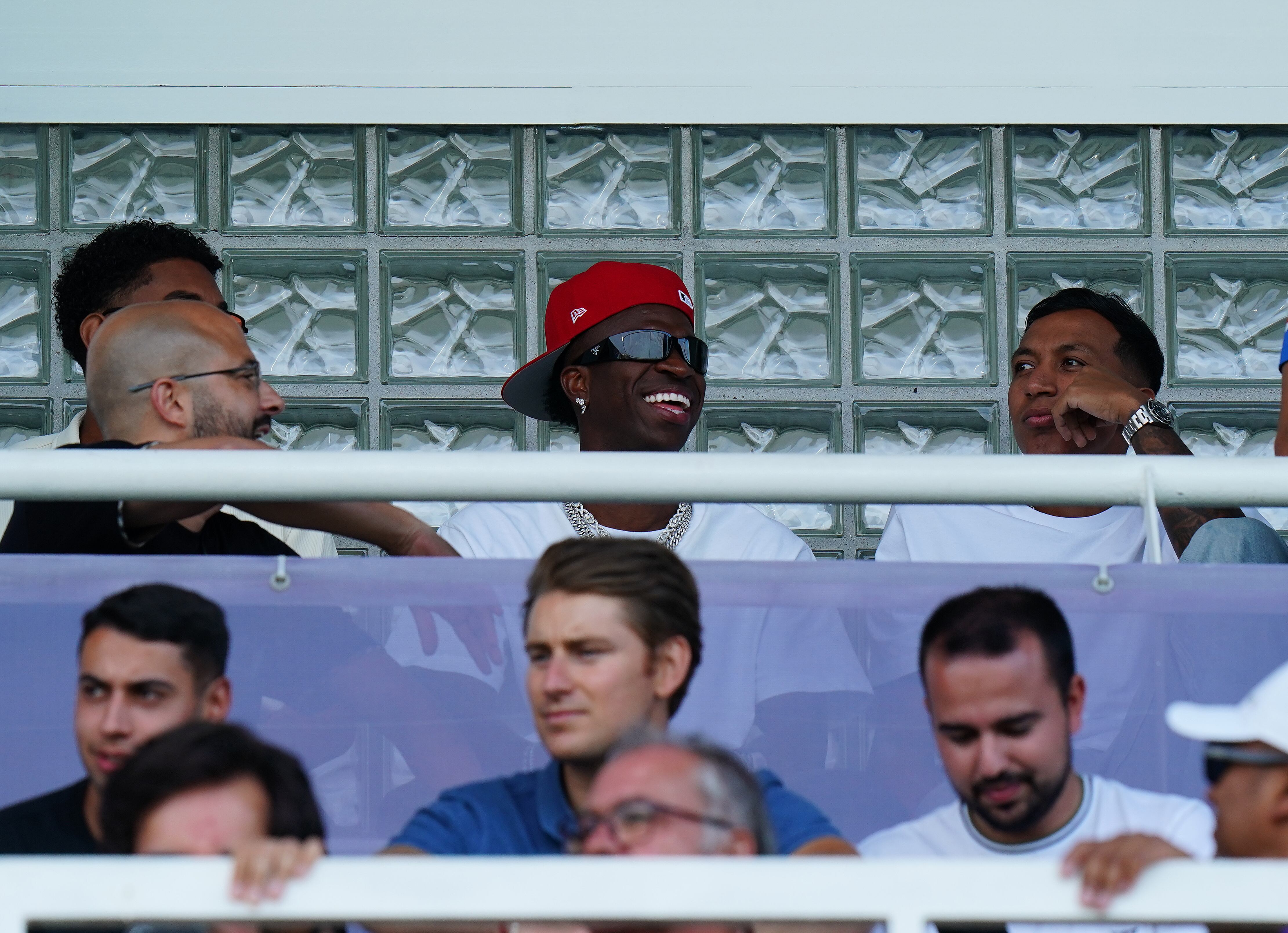 Vinicius presencia el partido del FC Alverca ante el Benfica