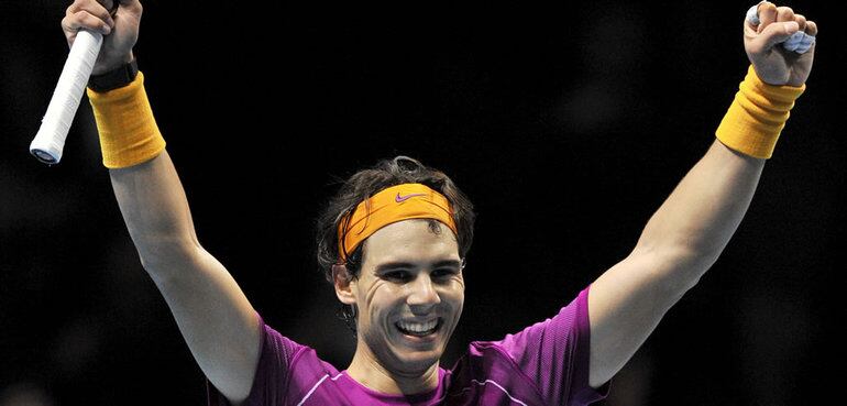 El tenista español Rafael Nadal celebra la victoria sobre el británico Andy Murray en la semifinal del &quot;Torneo de Maestros&quot;