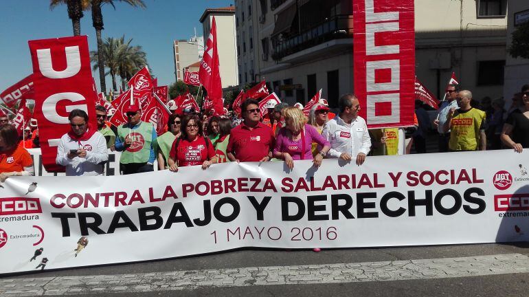 Representantes sindicales durante la manifestación de Mérida