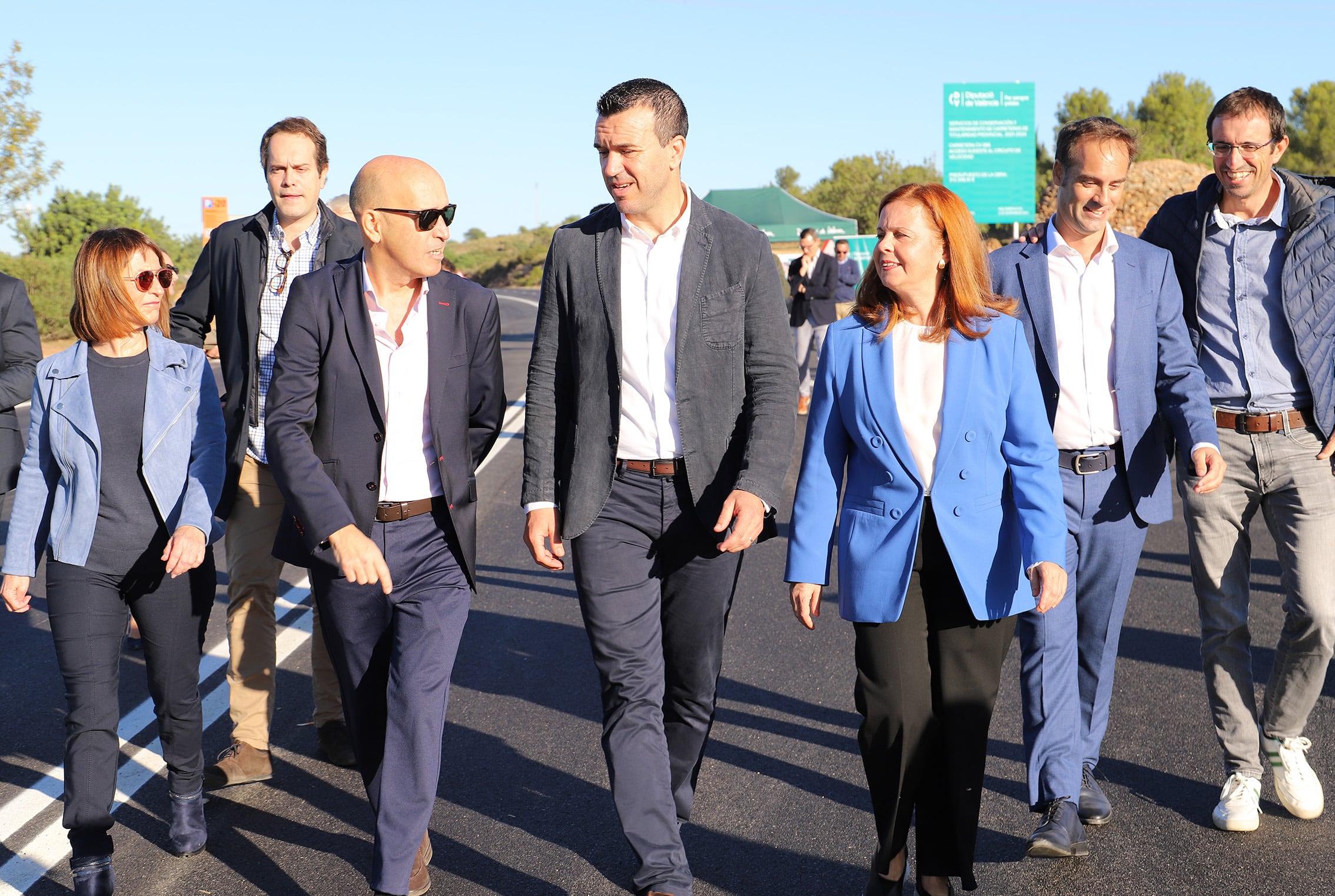 El presidente de la Diputació de València, Vicent Mompó, y la vicepresidenta segunda y diputada de Carreteras, Reme Mazzolari, han visitado este viernes el nuevo acceso al Circuito Ricardo Tormo de Cheste