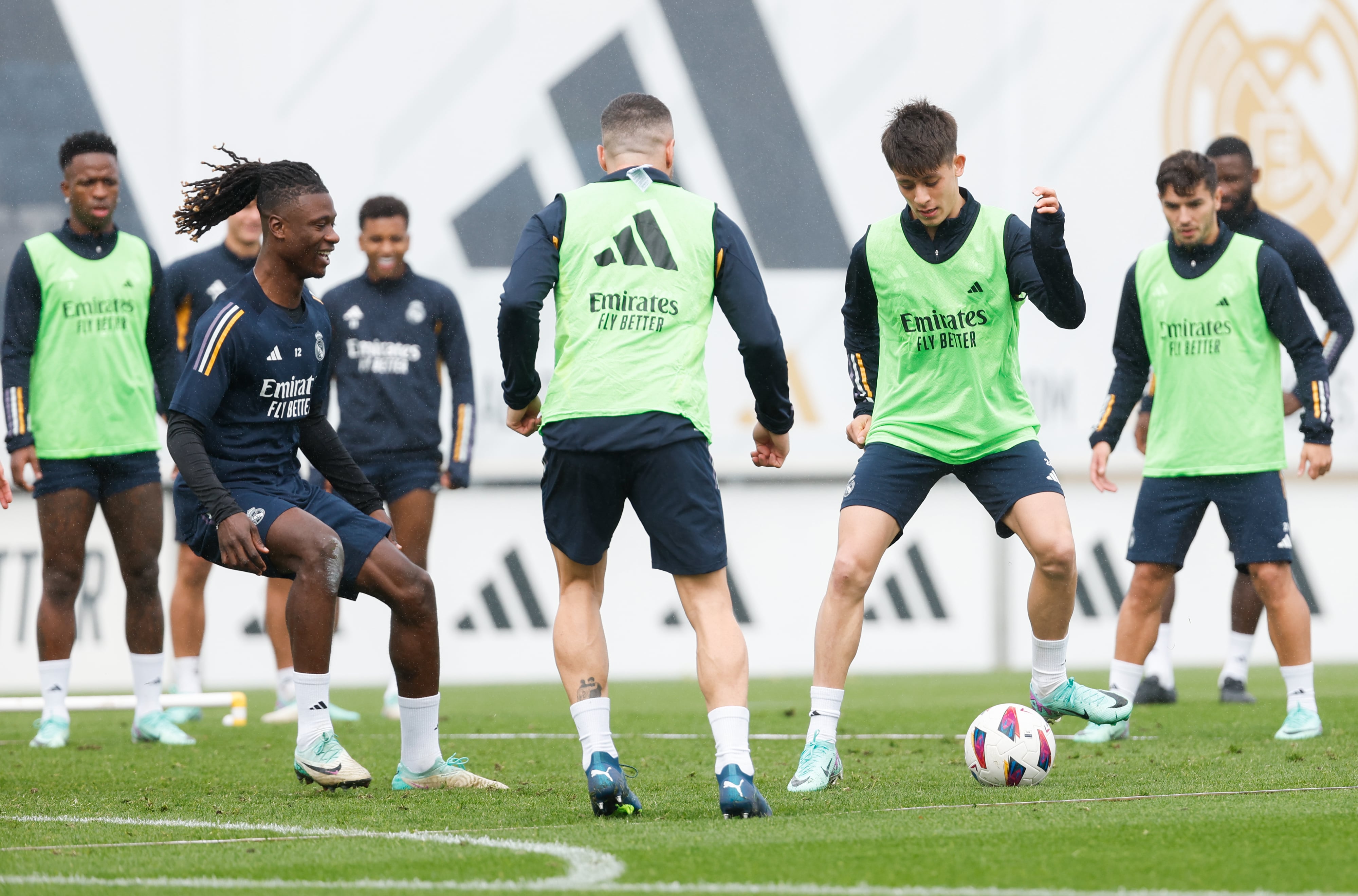 Arda Güler entrena con sus compañeros en Valdebebas. (Pedro Castillo/Real Madrid via Getty Images)