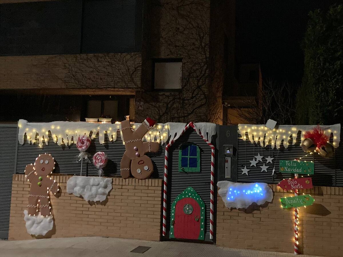 Los vecinos de Valdepeñas que convierten su calle en un 'poblado navideño'