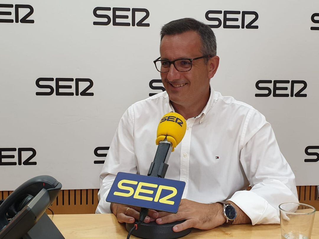 El secretario general de los socialistas murcianos, Diego Conesa, durante su entrevista en los estudios de Radio Murcia