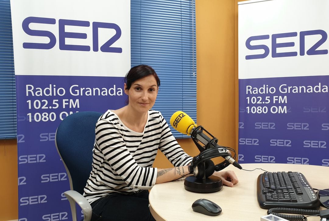 La escritora Clara Peñalver, en Radio Granada