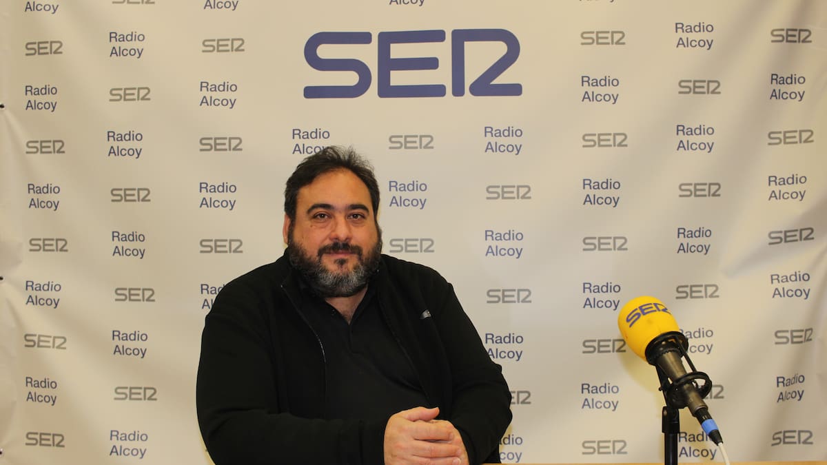 Tragaluz_Entrevista a José Antonio Llinares, president de la Societat Musical Nova d'Alcoi, i el soliste Javier Eguillor pel concert Per Nadal, percussió!