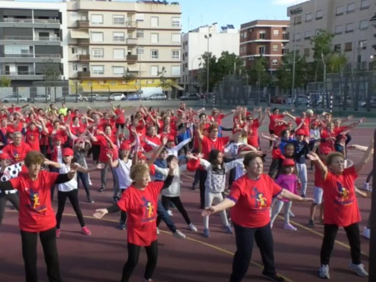 Unos 150 mayores participan en las primeras Olimpiadas Intergeneracionales