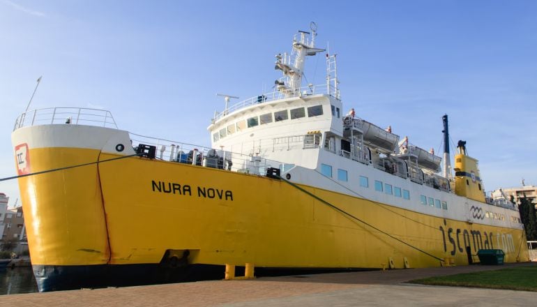 Ferry en venta en el Puerto de Gandia.