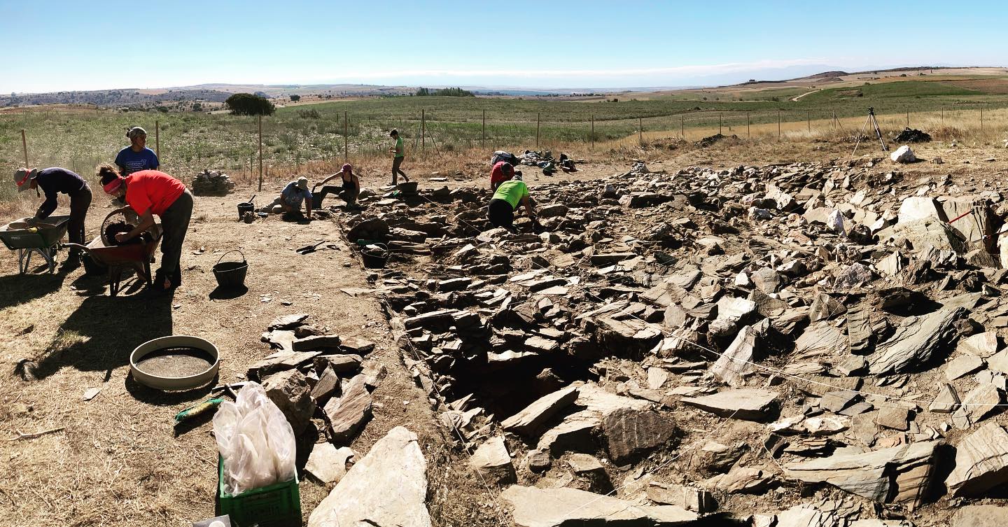 Hallan los restos de un niño de la Edad del Cobre en el dolmen de Santa Inés en Bernardos