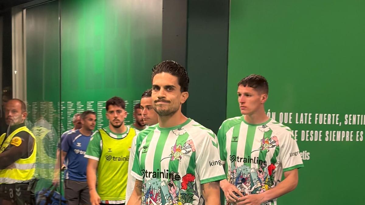 El artista moronense Agustín Israel Barrera conquista al Betis con una camiseta que fusiona fútbol y tradición