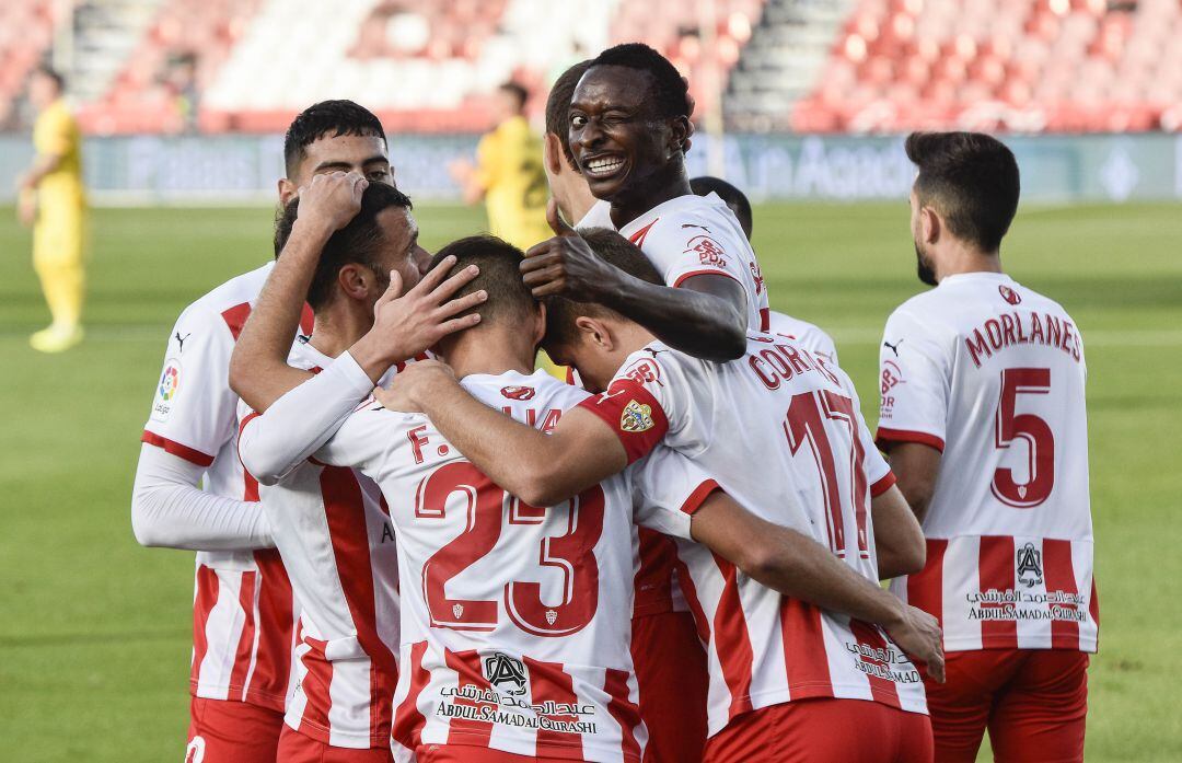 Umar Sadiq guiña el ojo a los fotógrafos tras marcar el 1-0.