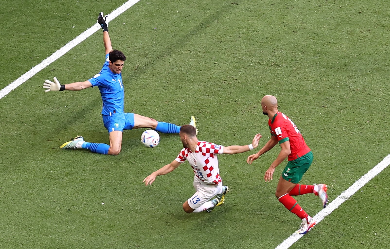 Una de las paradas que ha realizado Bono durante el partido contra Croacia