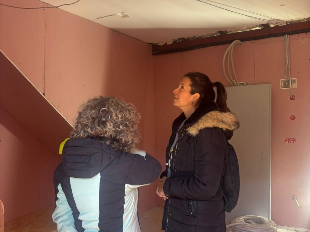 La directora general de Deporte, Cristina García, ha visitado hoy las obras en el Refugio de Respomuso