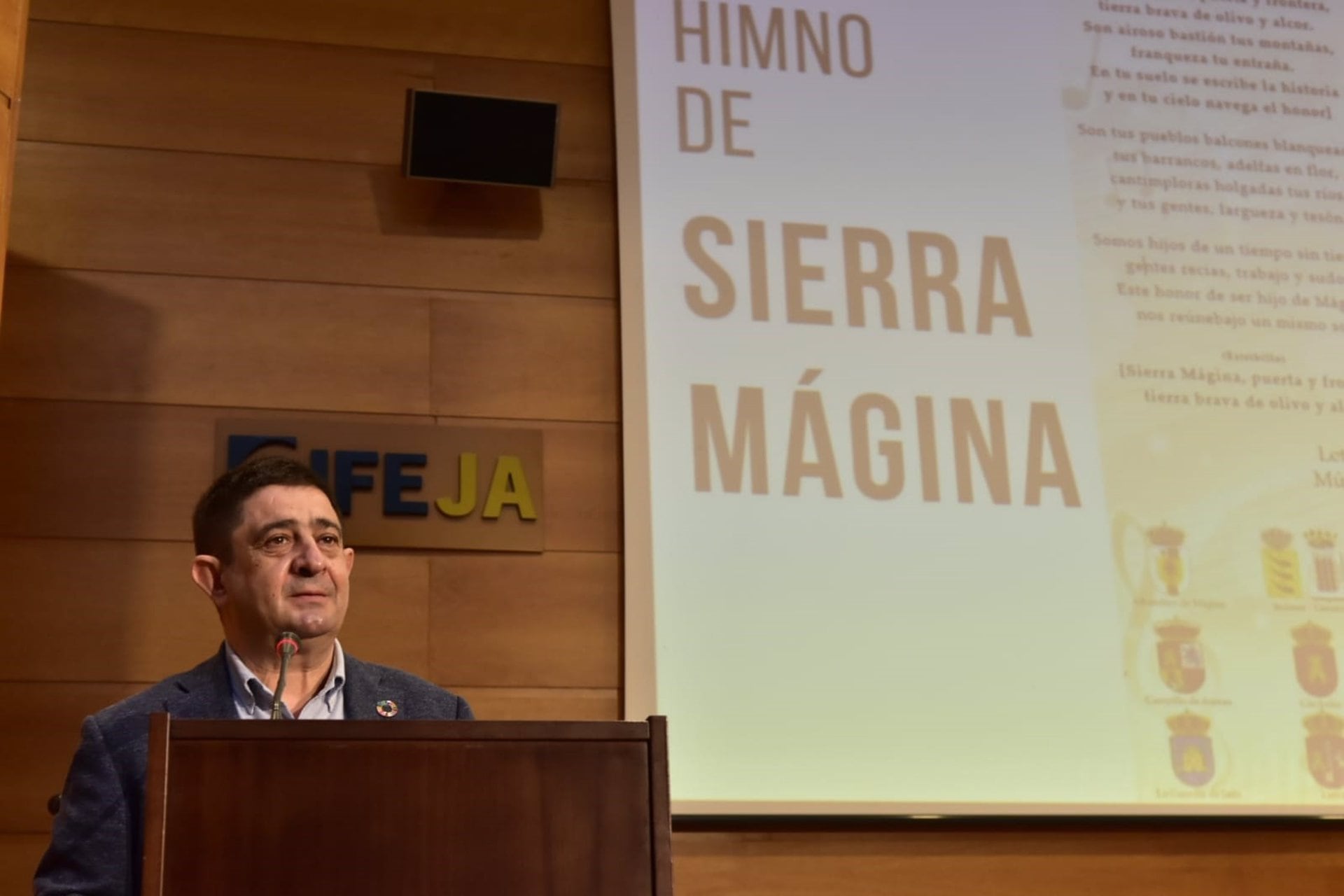 Francisco Reyes, presidente de la Diputacion Provincial de Jaén, en la presentación del Himno de Sierra Mágina durante la Feria de los Pueblos