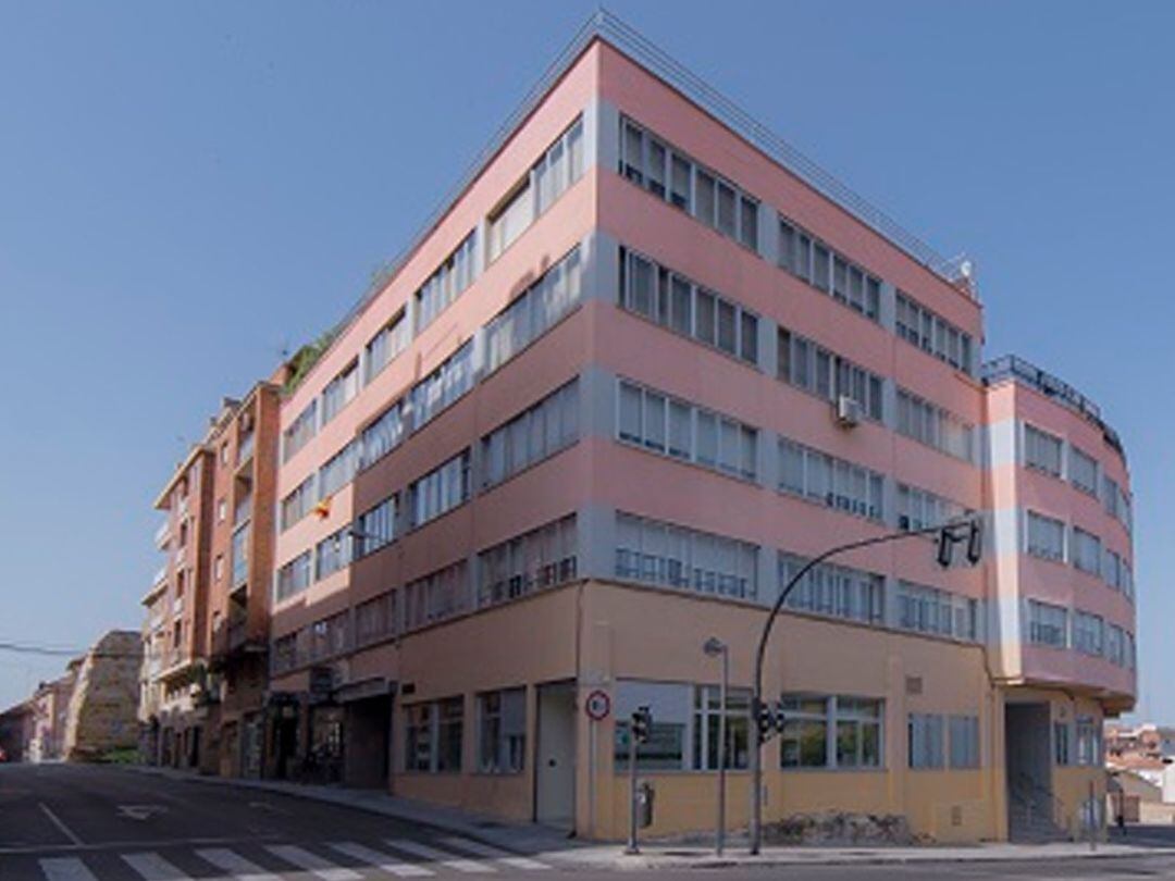 Edificio de oficinas municipales en la Calle Santa Ana