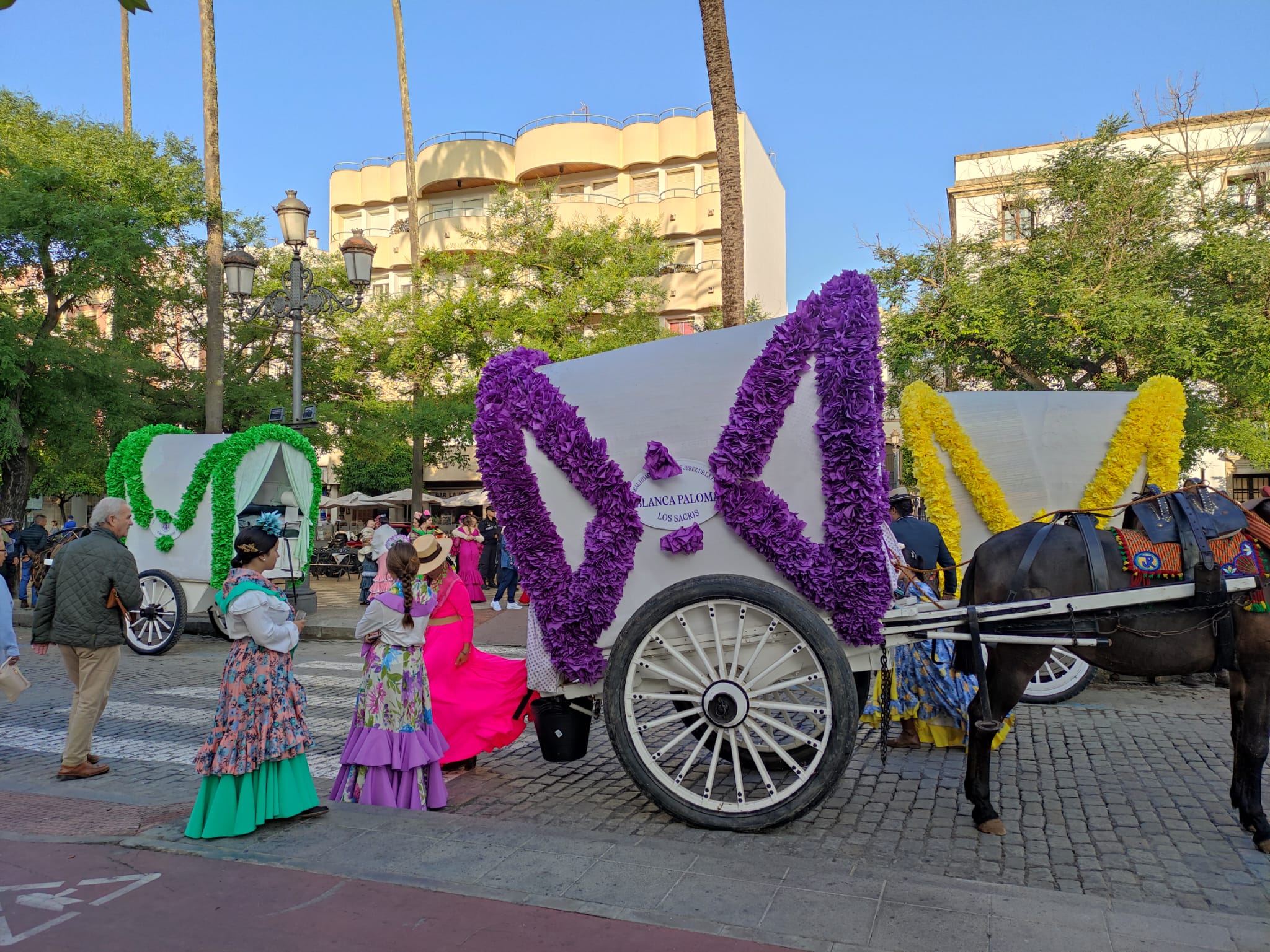 Una de las carretas que acompaña a la Hermandad del Rocío de Jerez