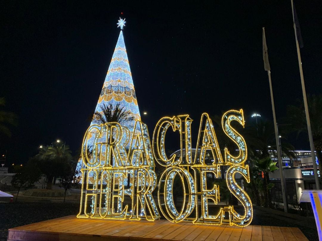 Iluminación tradicional navideña del Centro Comercial Nevada de Armilla