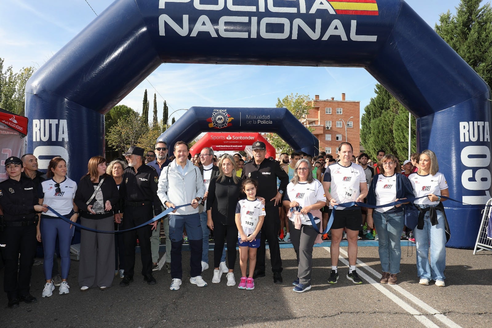 Autoridades en la carrera solidaria de la Policía Nacional 'Ruta 091' en Toledo
