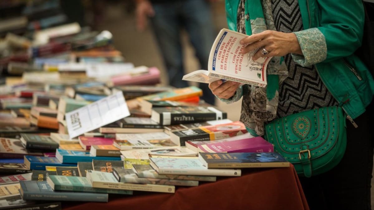Najat el Hachmi: "Quemar libros por Sant Jordi"