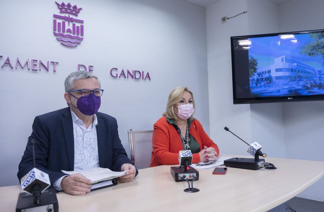 Josep Alandete, concejal Urbanismo, y Carmen Fuster, concejal de Educación
