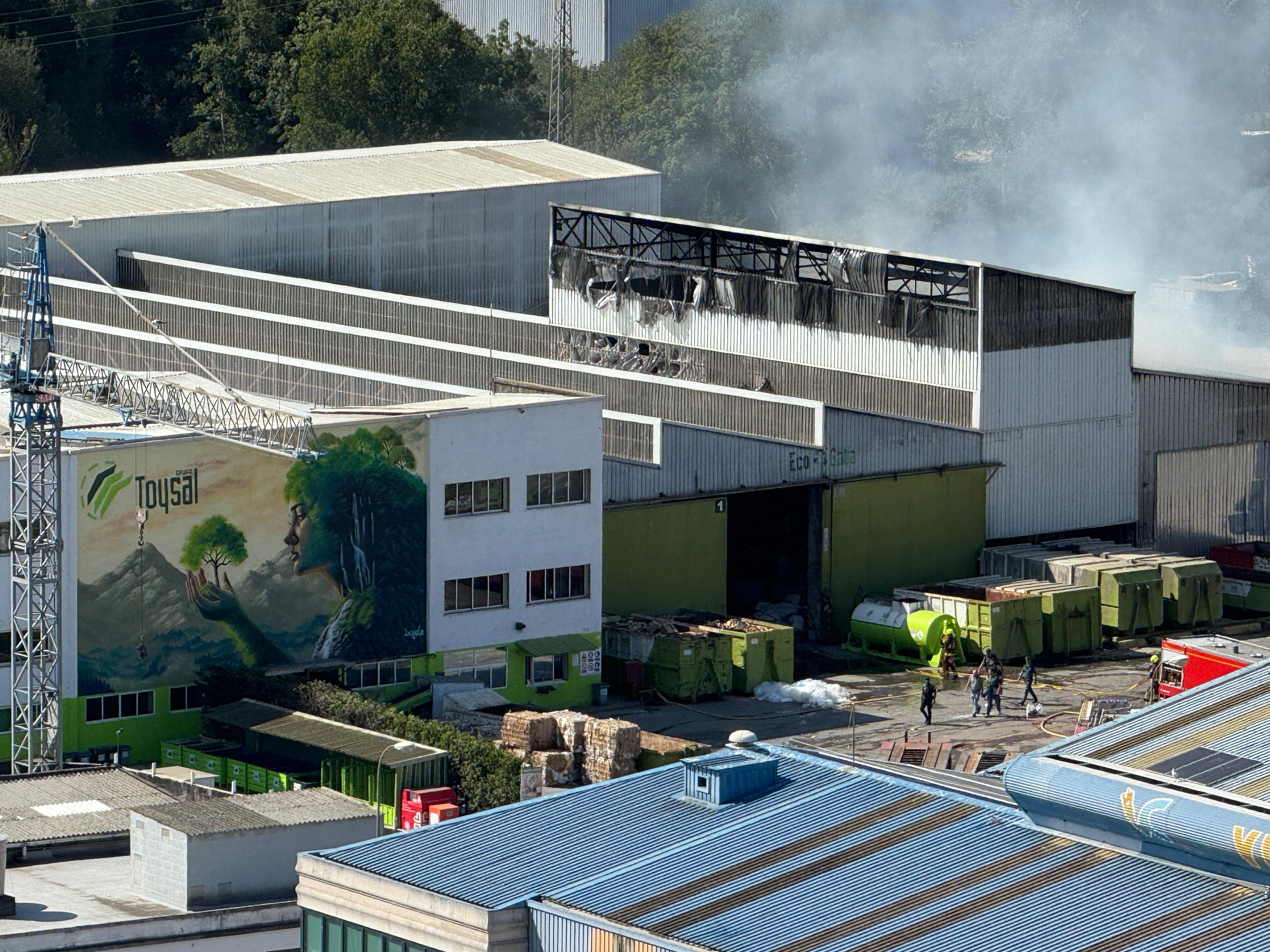 Incendio nave O Caramuxo en Vigo.