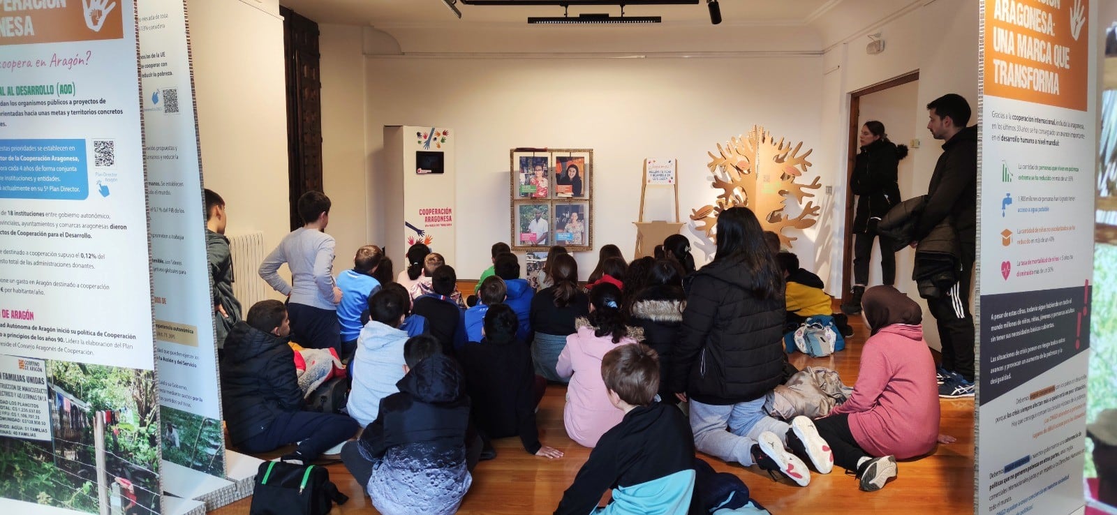 La muestra ofrece un recorrido inmersivo para visibilizar el alcance y el impacto de proyectos solidarios de raíces aragonesas que mejoran las condiciones de vida de miles de personas en diversos países.