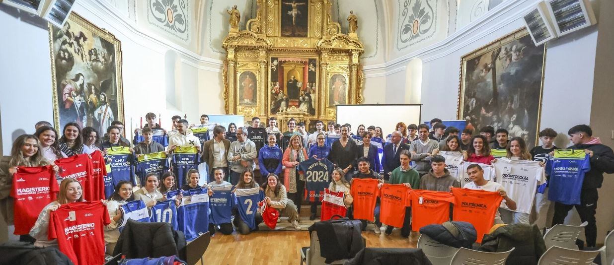 Acto de entrega de equipaciones del Trofeo Rector en Huesca