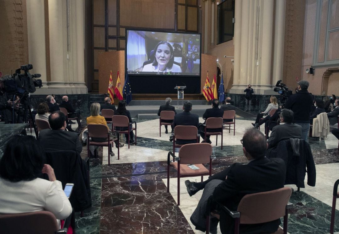 La ministra de Industria, Reyes Maroto, da un discurso mientras inaugura de forma telemática la &quot;Jornada de Movilidad en el centro de desarrollo&quot;, organizada este lunes por el Gobierno de Aragón 