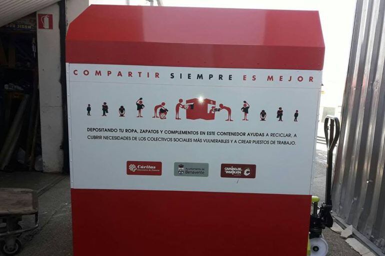 Los nuevos contendores para el reciclaje de ropa usada