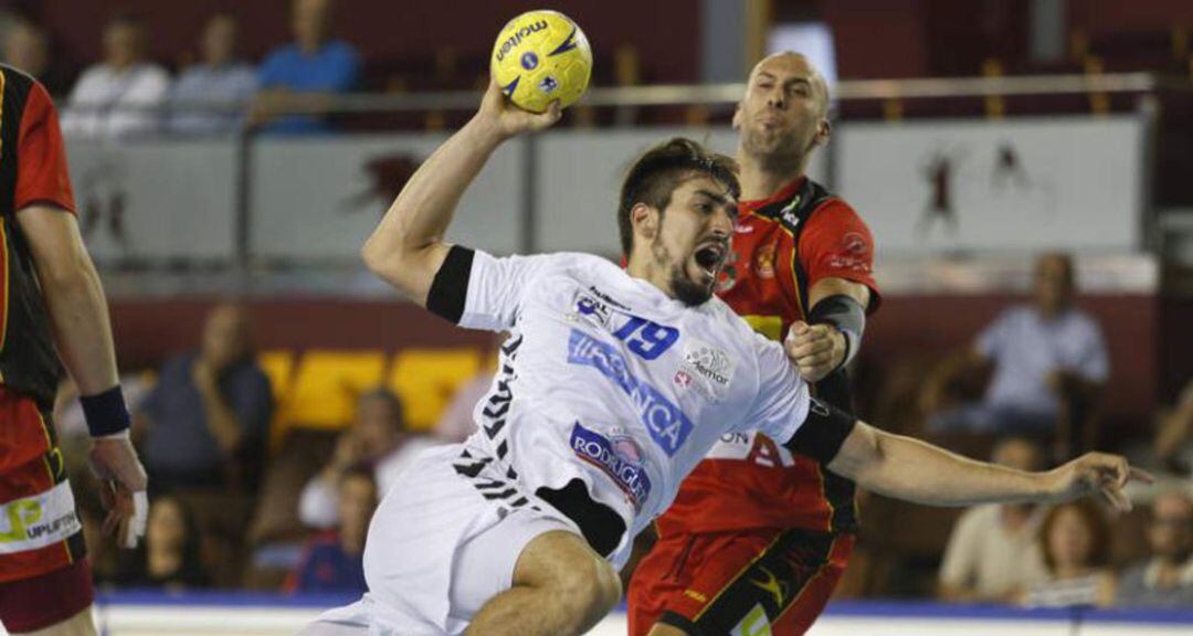 Juanjo Fernández en una acción de juego