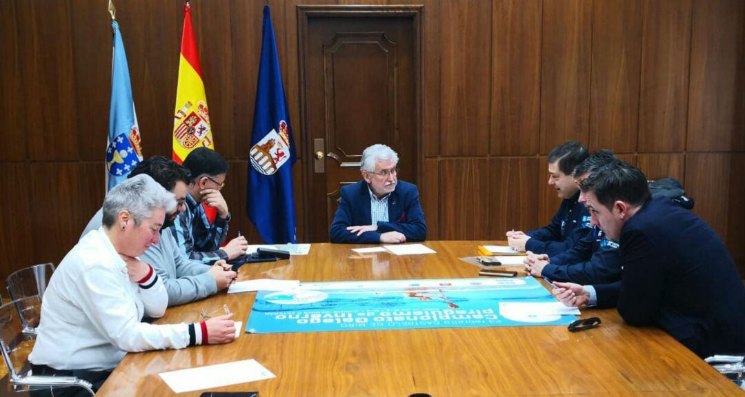 Reunión en la sala de juntas de la Diputación Provincial de Ourense, con la institución provincial, Xunta de Galicia, FEGAPI y Ayuntamiento de Castrelo de Miño.