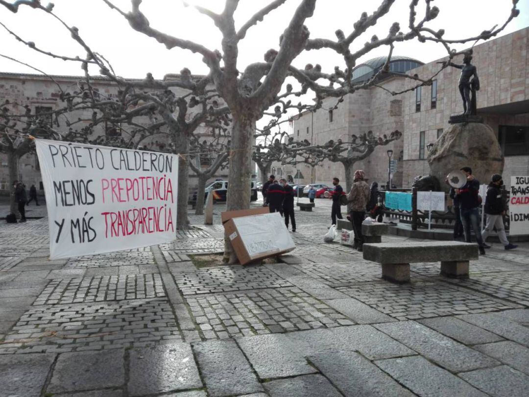 otesta-cacerolada de los bomberos díscolos del Consorcio Provincial de Extinción de Incendios ante la Diputación en noviembre de 2020 en la Plaza de Viriato