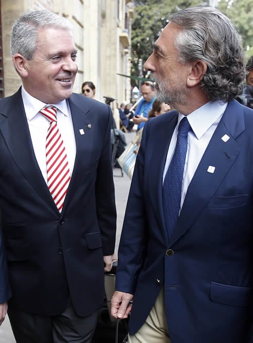 Los cabecillas de la trama Gürtel, Francisco Correa (d) y Pablo Crespo, tras declarar como imputados en el Tribunal Superior de Justicia de la Comunitat Valenciana en mayo de 2013