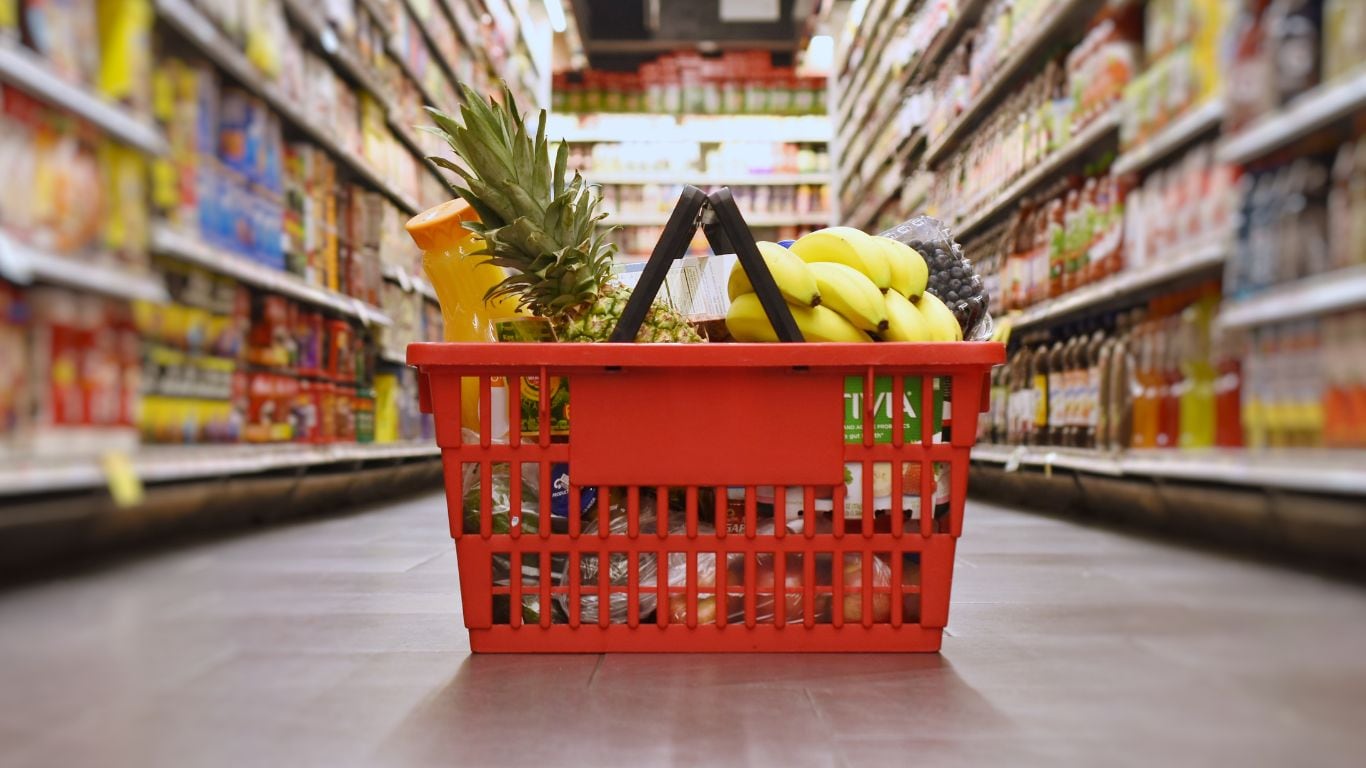 La tarjeta monedero permitirá realizar compras de alimentos y productos de higiene.