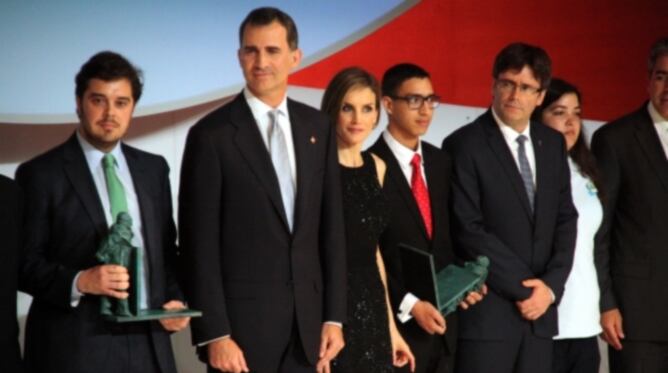 Foto de tots els premiats amb els reis d'Espanya i les autoritats