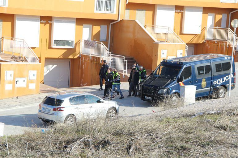 La Policía Nacional y la Guarcia Civil actúa en la ocupación de la urbanización Fuente la Bola en Cuéllar