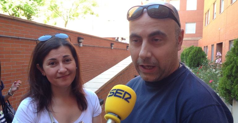 Juan y Tatiana han recibido una vivienda de alquiler social de la Comunidad de Madrid