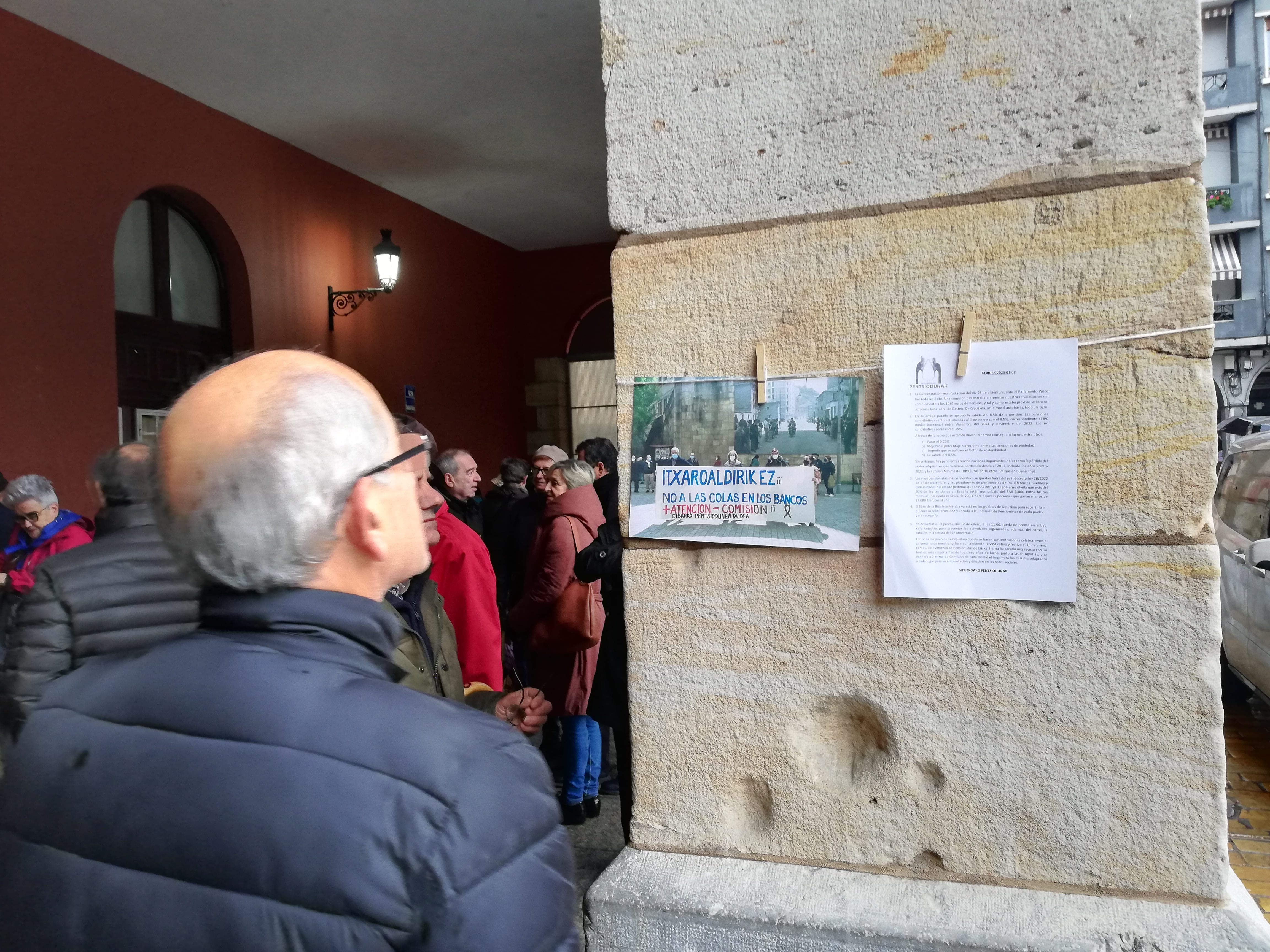 Exposición de carteles del Movimiento de Pensionistas en Unzaga