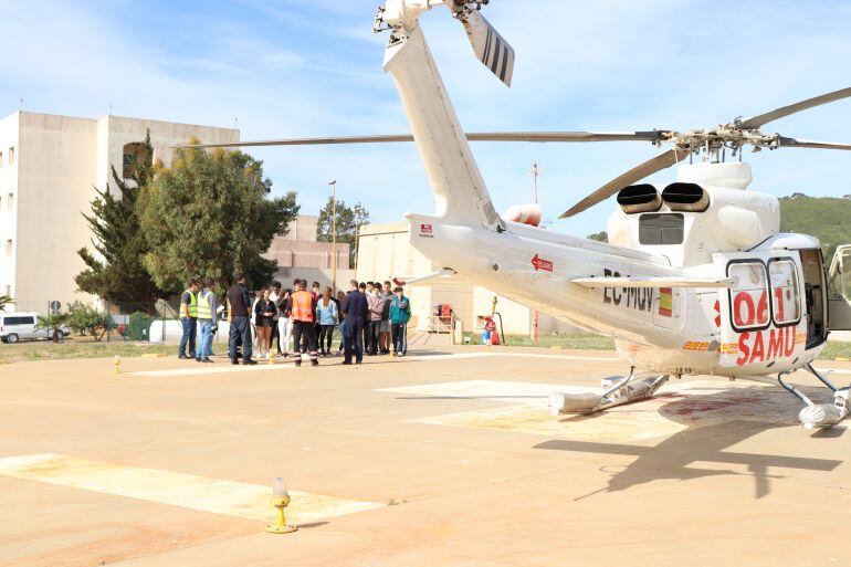 Los alumnos llegando al helipuerto de Can Misses