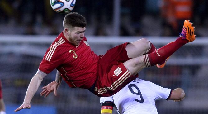 El lateral andaluz jugó con la 'rojita' frente a Alemania