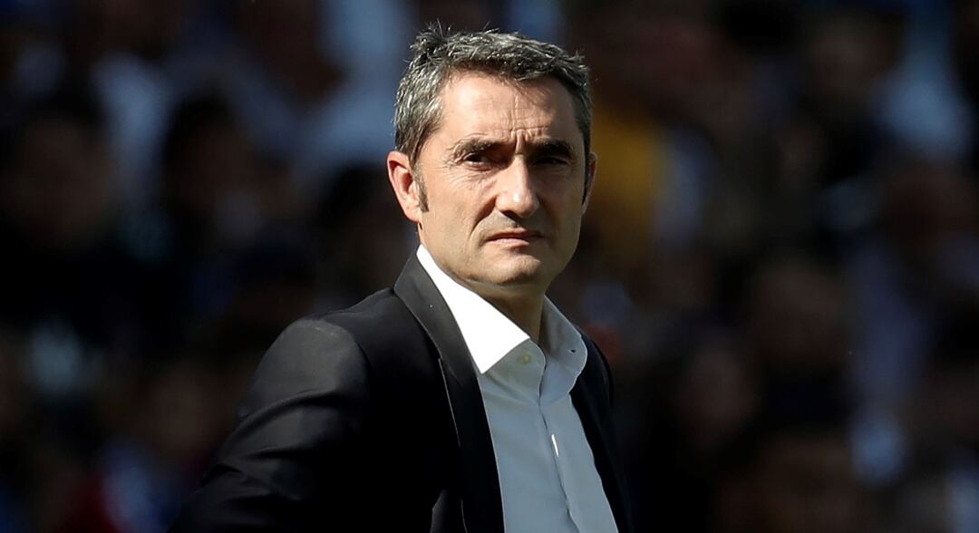 Ernesto Valverde durante un partido del FC Barcelona