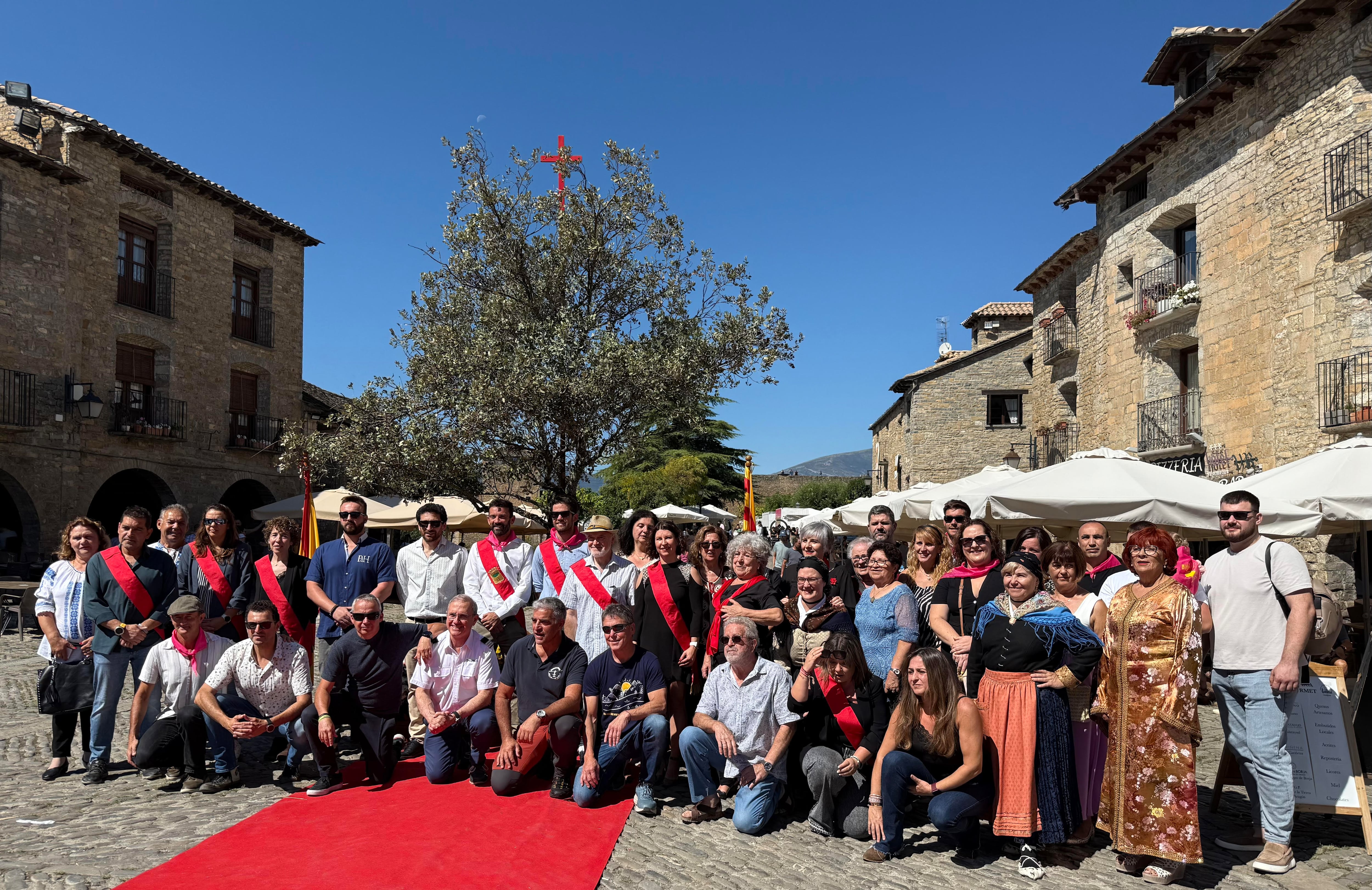 Ofrenda floral Fiestas de Aínsa 2025.