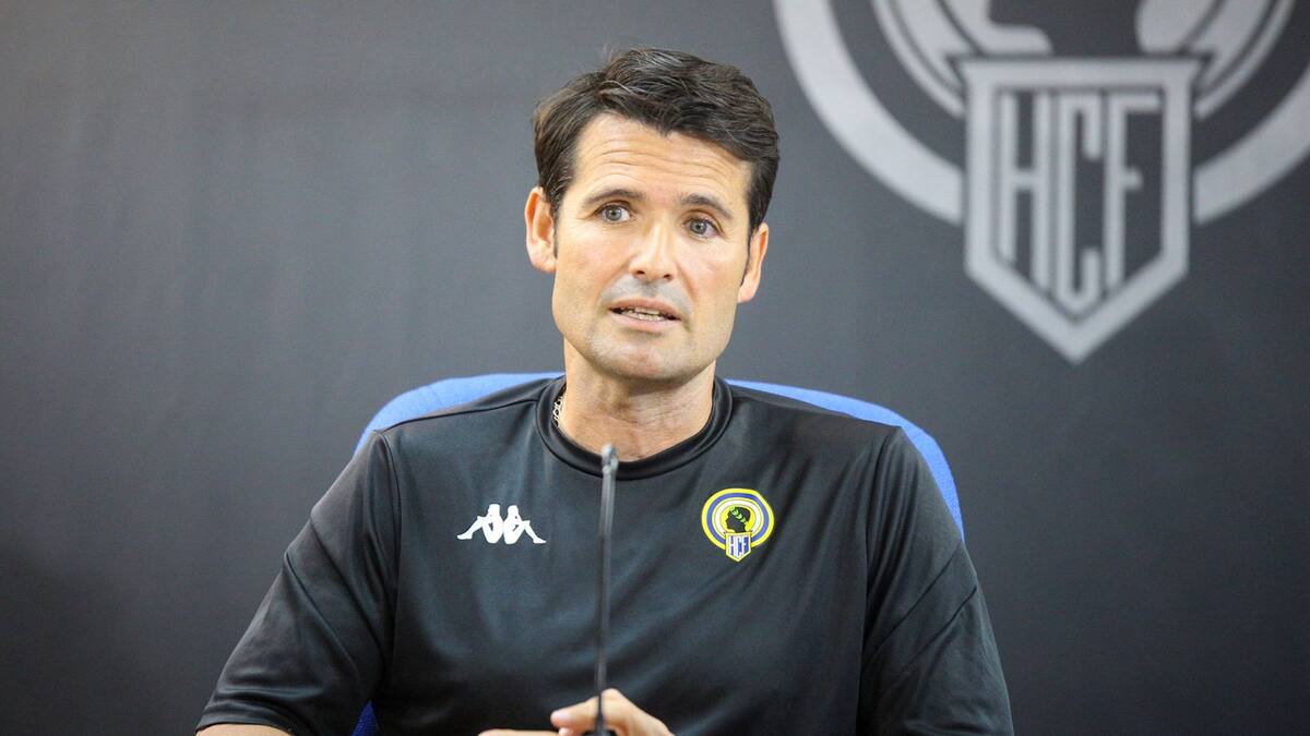 Rueda de prensa de Lolo Escobar, técnico del Hércules, en la previa del partido ante el Ibiza Islas Pitiusas